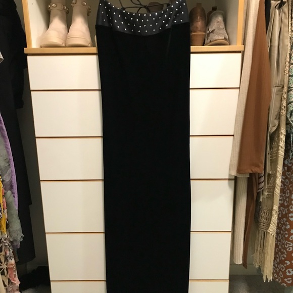 Elegant Black Gown with Jacket - Picture 2 of 8